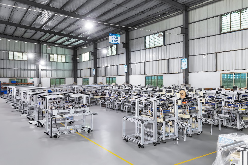 贴合机车间-天行官方网站_天行（中国）股份有限公司